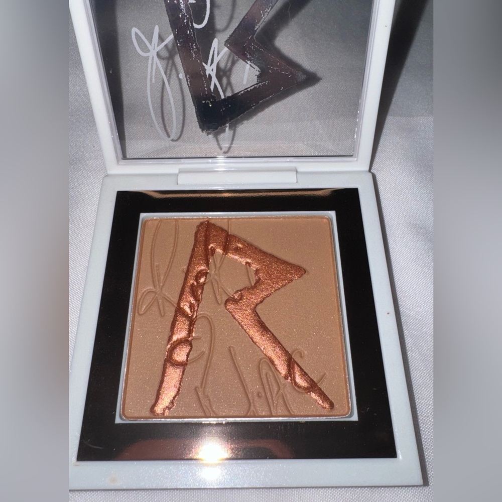 MAC x RiRi - Love, Rihanna Bronzing Powder✨LIMITED EDITION / Sold Out Bronzer! - Picture 9 of 10